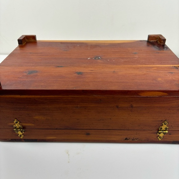 Vintage miniature cedar wood chest/hope chest/jewelry box-EUC - Picture 9 of 15